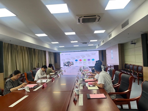江苏省省级机关医院副院长桂波一行来县人民医院交流指导